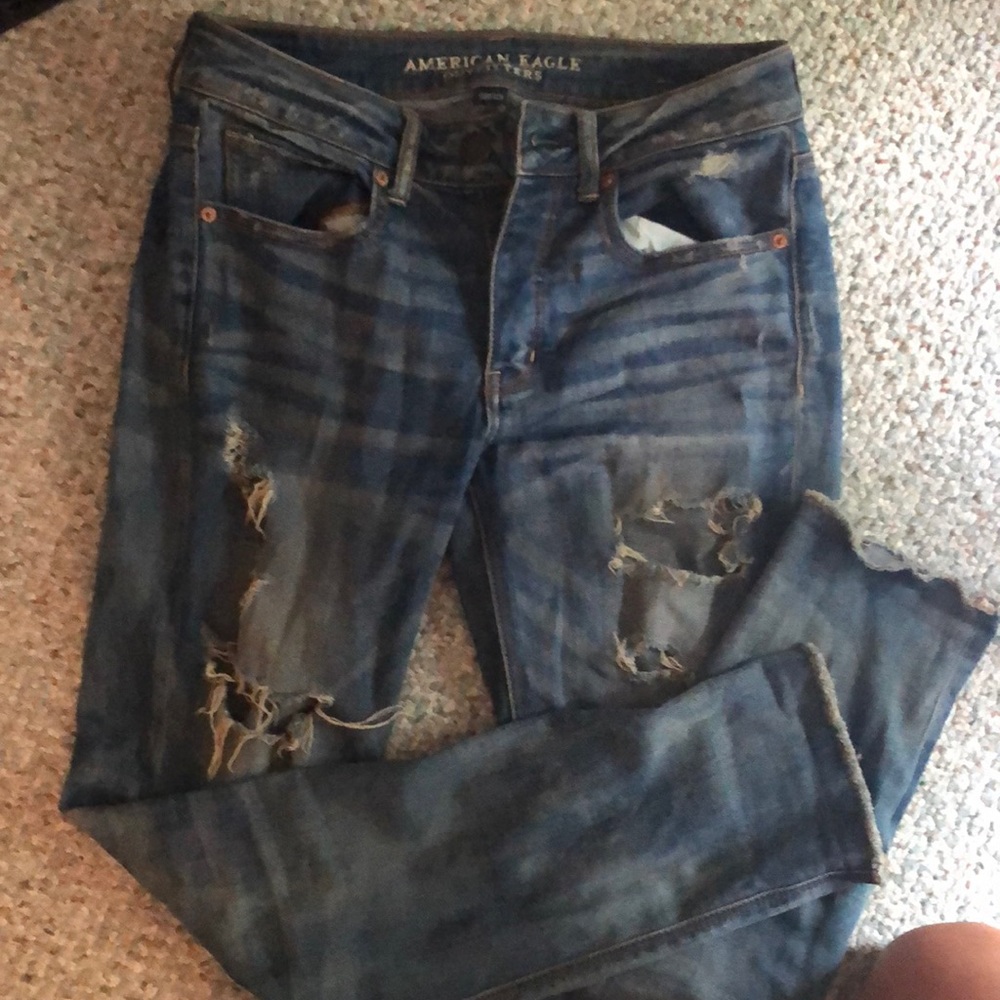 AMERICAN EAGLE DISTRESSED BOYFRIEND JEANS